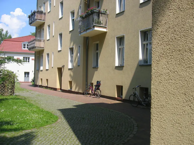 Wohnen in Pankow/Wilhelmsruh sehr schöne und ruhige Wohnanlage — photo 1